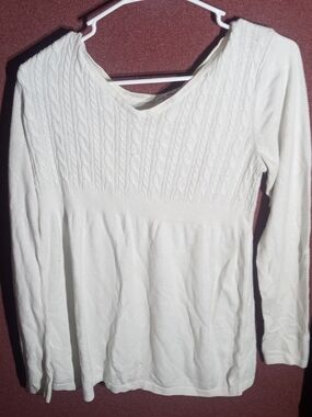 Liz Lange for Target Cream Cable Knit V-Neck Maternity Sweater